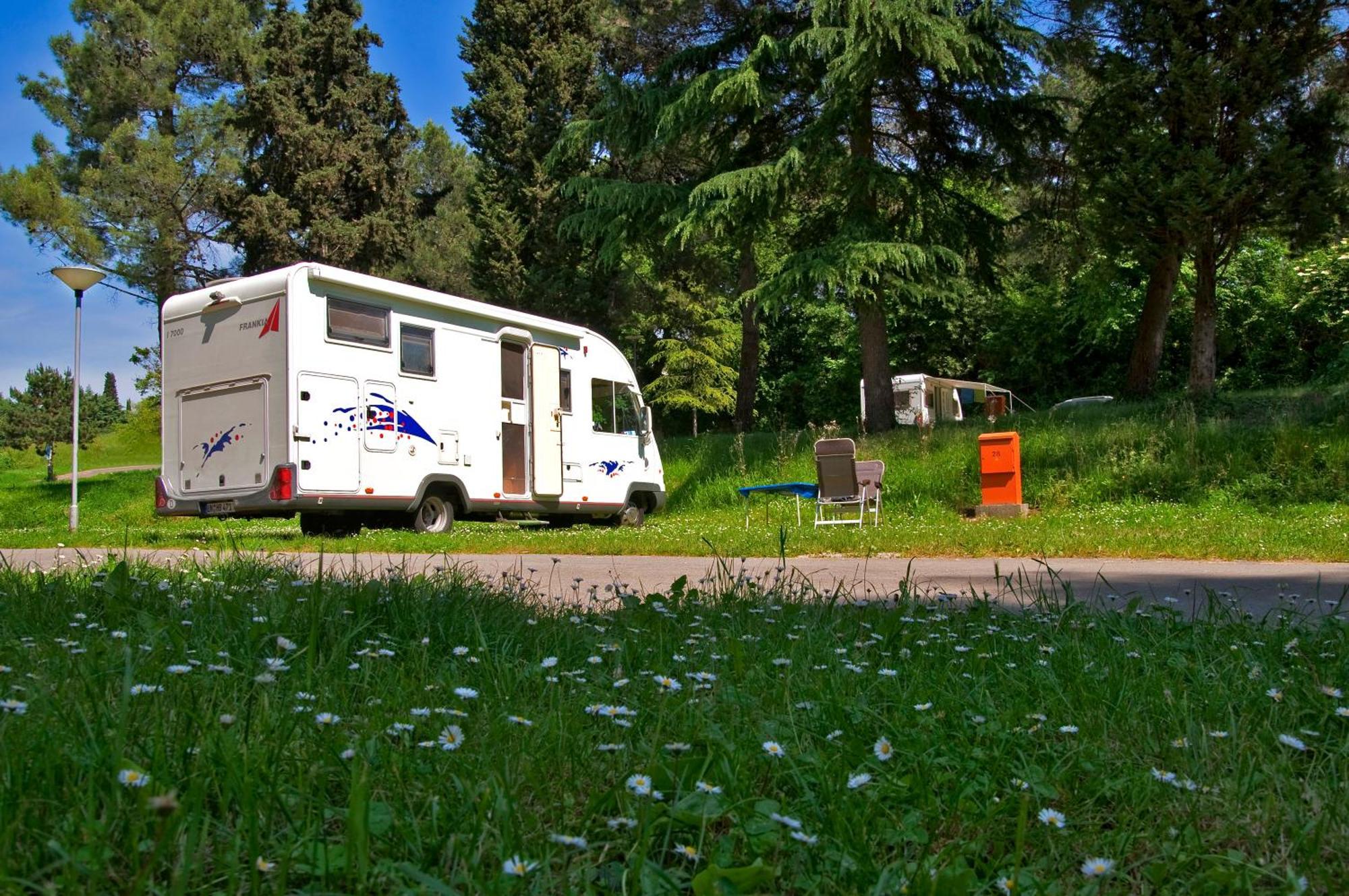 Camping Adria Ankaran - Pitches Eksteriør bilde